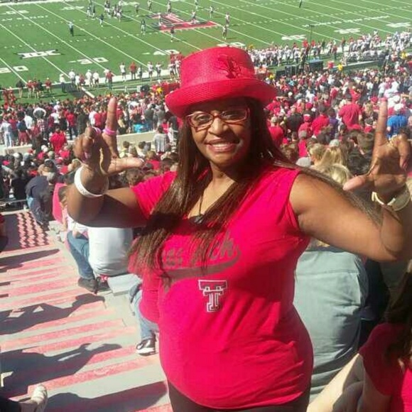 Meet your Posher, Sheila - Picture 4 of 5